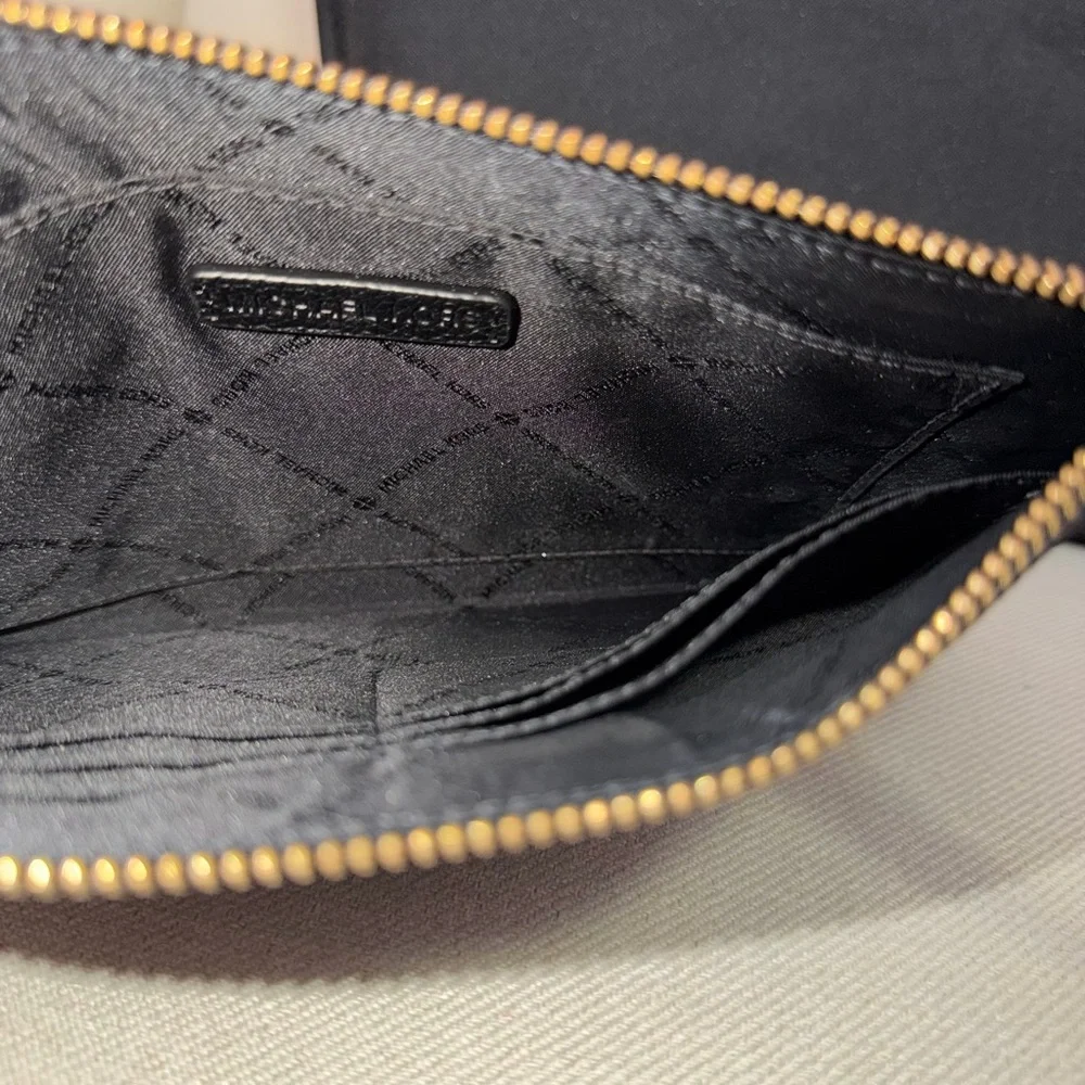 NWOT! Michael Kors Large Pebble Leather Zip Wristlet/Clutch-Black/Gold